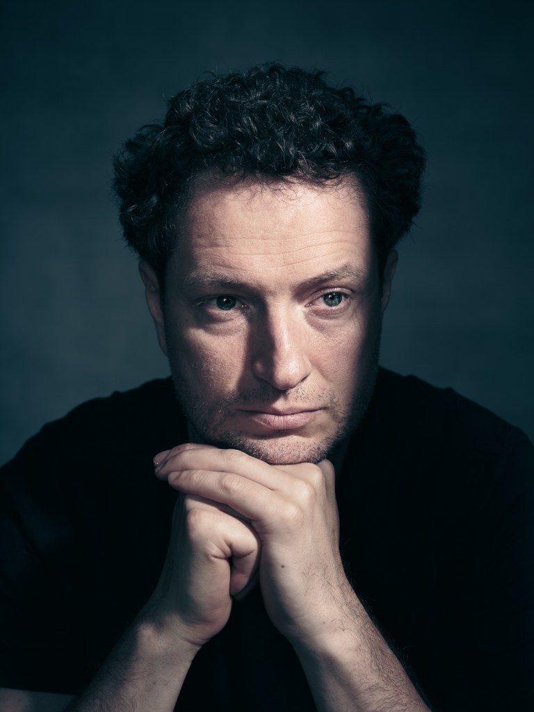 Professional fine art studio portrait of V by De Sheng Lim, a professional portrait photographer based in The Hague, Netherlands.